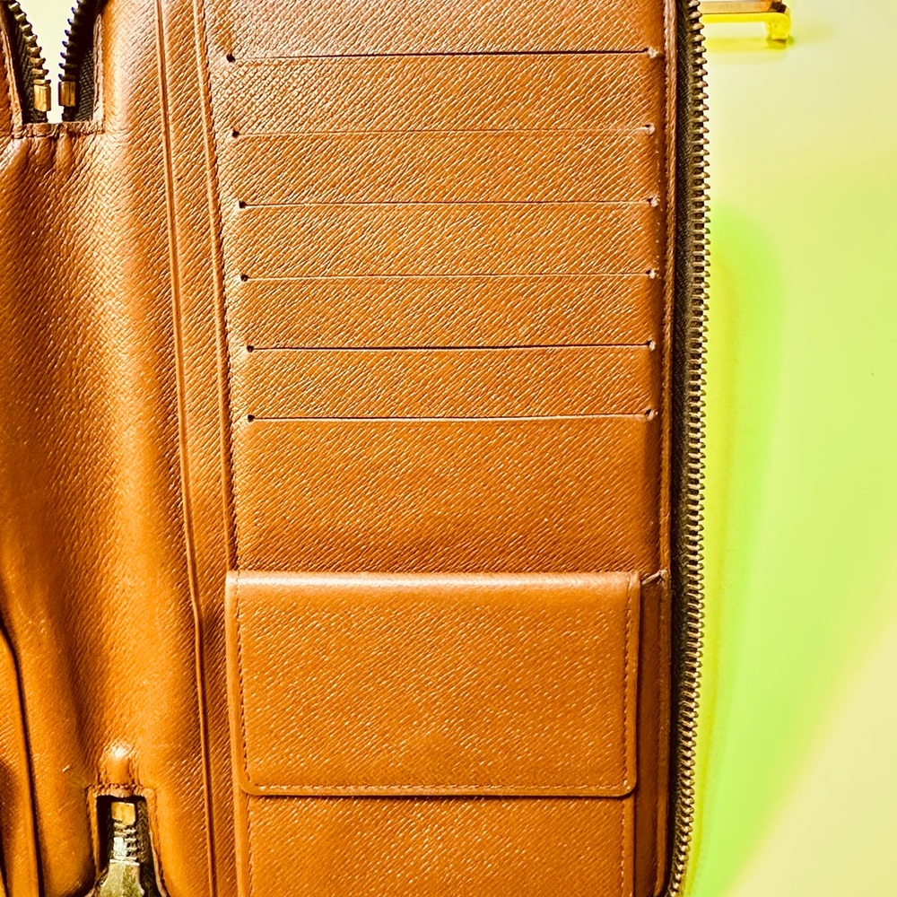 Louis Vuitton Brown Monogram zipped Wallet - Picture 7 of 14